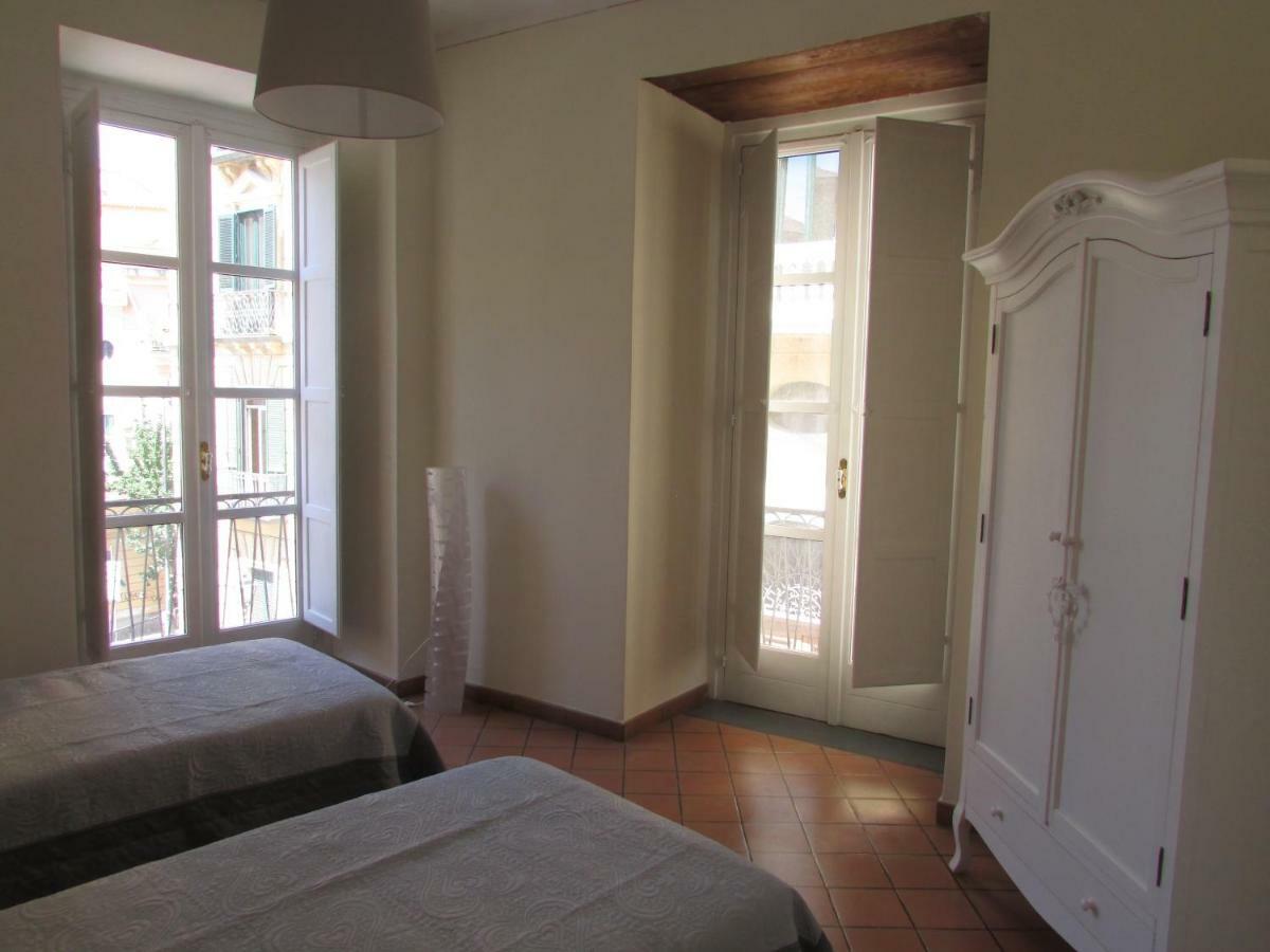 Salerno Domus Claudia Apartamento Exterior foto